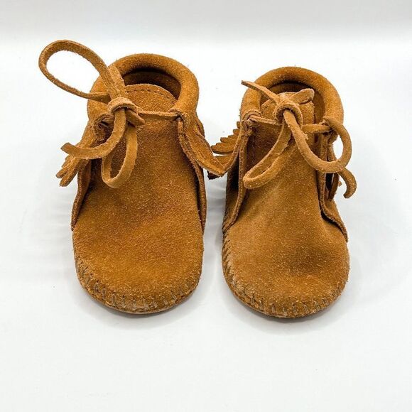 Minnetonka Fringe Soft-sole Boot, Size 4 - Picture 1 of 5